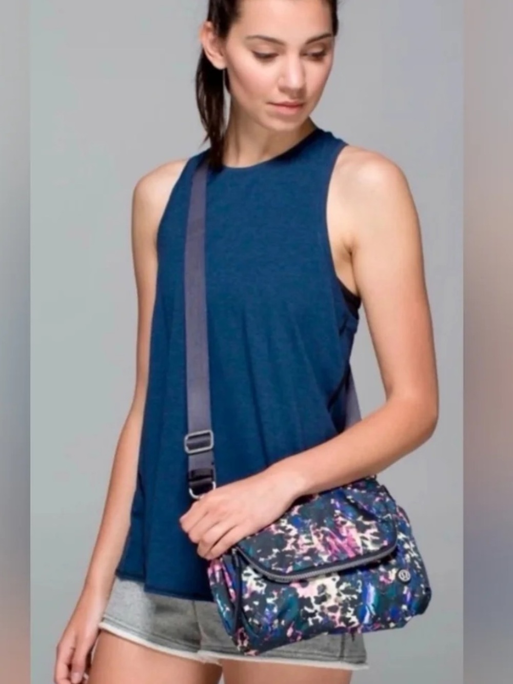 Lululemon Party Om Bag in the Floral
Backdrop Black Multi / Deep Coal print
